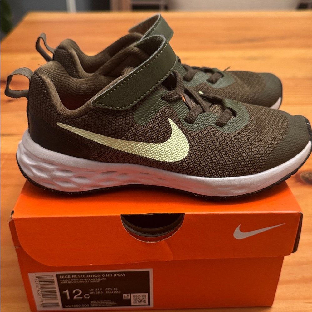 Nike Revolution 6 NN  Kids Size 12C Olive Sneakers